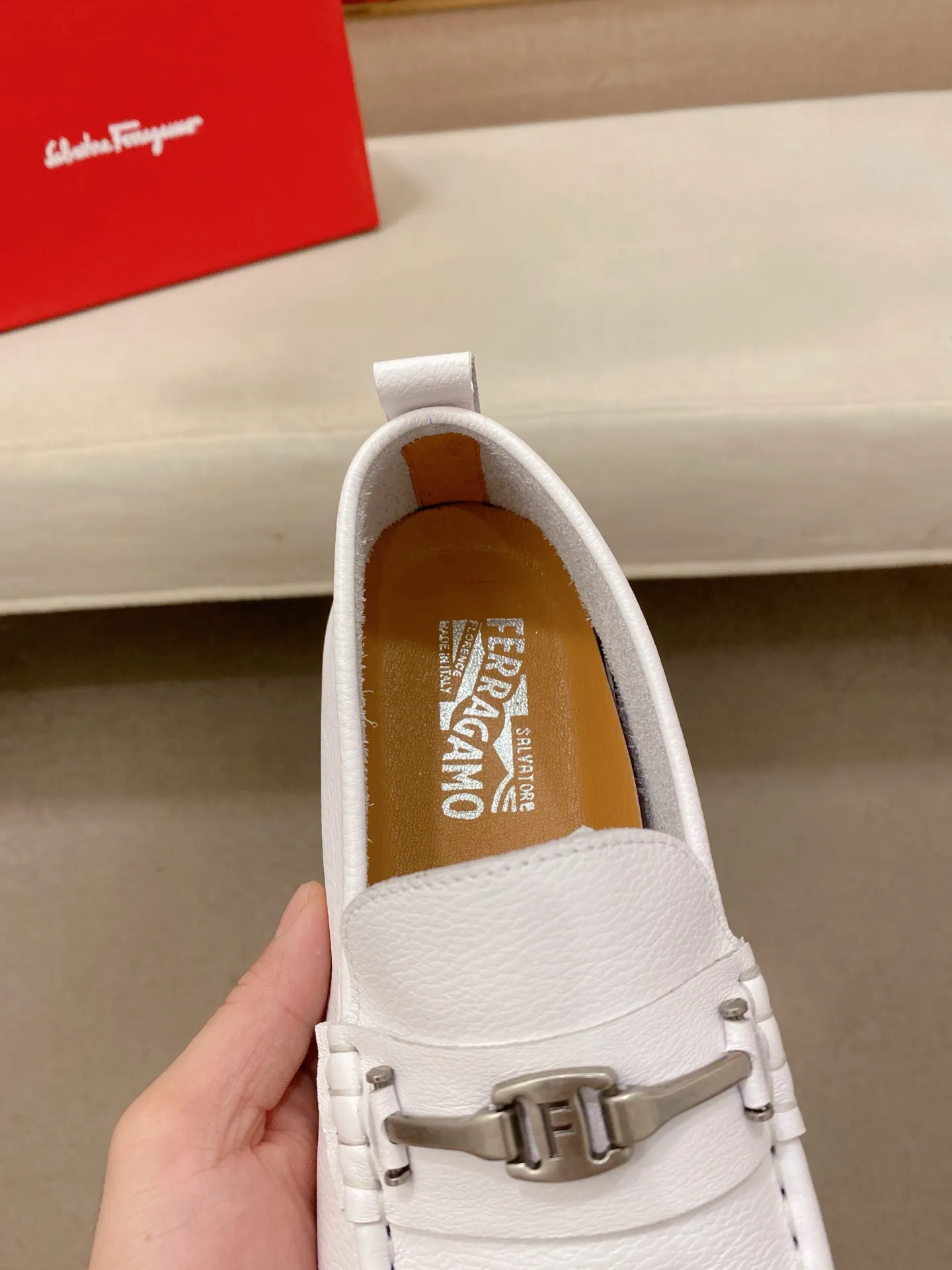 Factory price 500💰 Original Ferragamo men's shoes! The world's top brands...Luxury quality...//Fashion and high-end footwear 👍💪🏻...give you a low-key luxury comfort experience👍. The upper is made of pure Italian imported original cowhide and sweat-absorbent sheepskin lining. It is comfortable and breathable, high-end and classy... luxurious and noble!! .. OEM factory shipment [Hug] stall.. Original board. Welcome to taste..38--44.